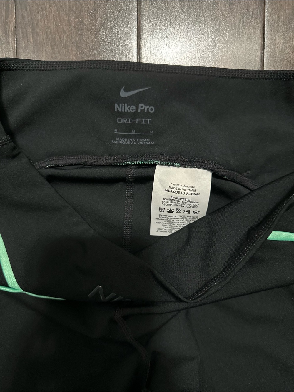 Nike Black Leggings with Mint Contrast Piping - Picture 3 of 4